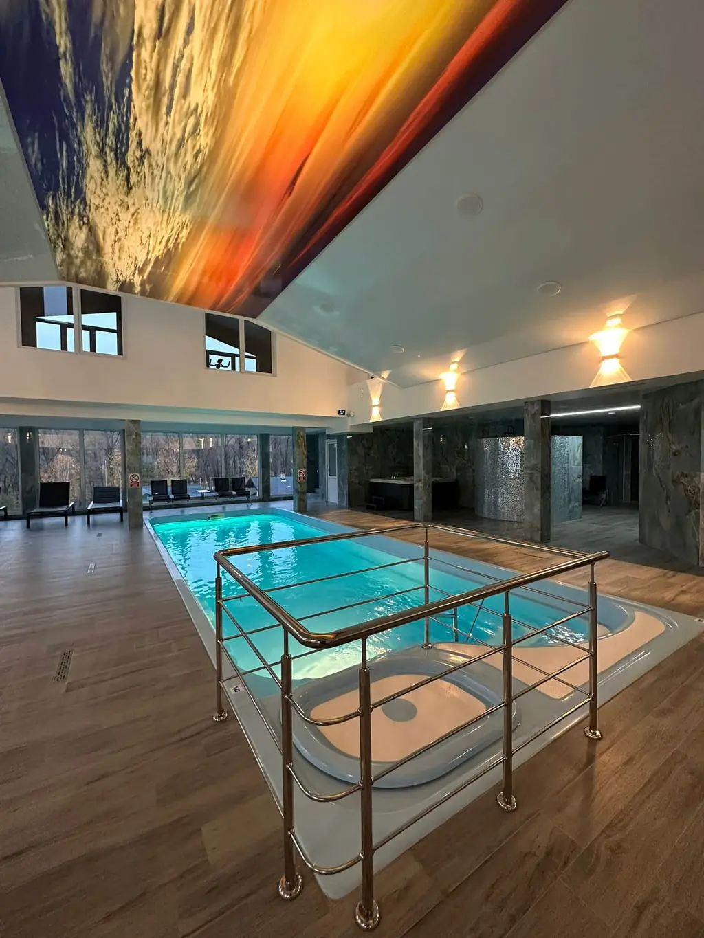 Indoor pool, 32 °C